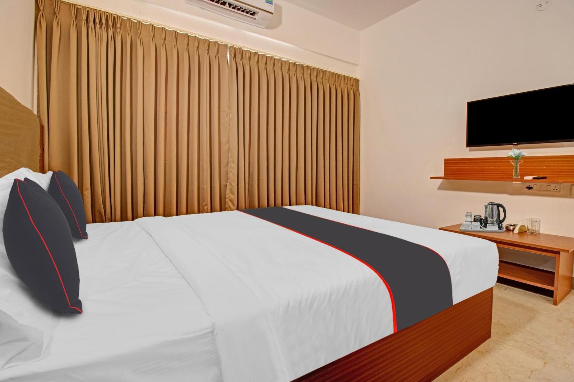 Super Collection O Petals Otium Business Hotel Bangalore Buitenkant foto