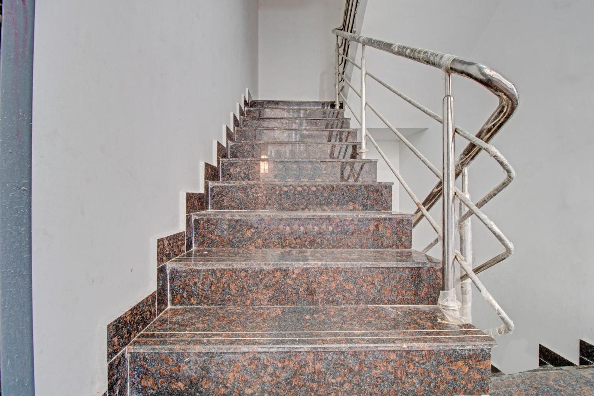 Super Collection O Petals Otium Business Hotel Bangalore Buitenkant foto