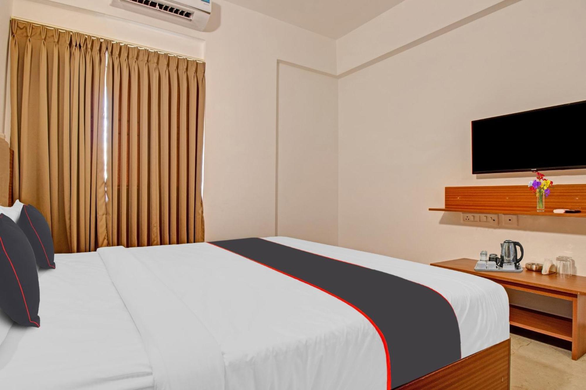 Super Collection O Petals Otium Business Hotel Bangalore Buitenkant foto