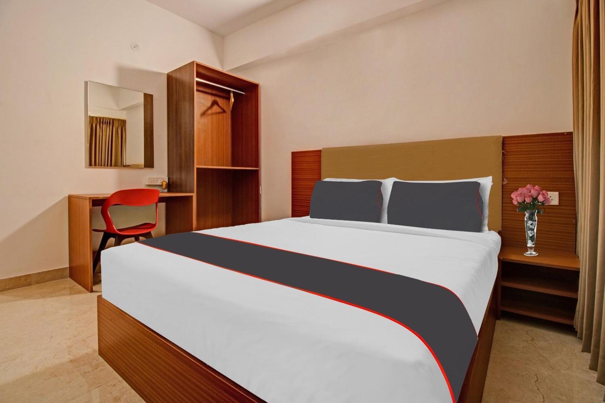 Super Collection O Petals Otium Business Hotel Bangalore Buitenkant foto