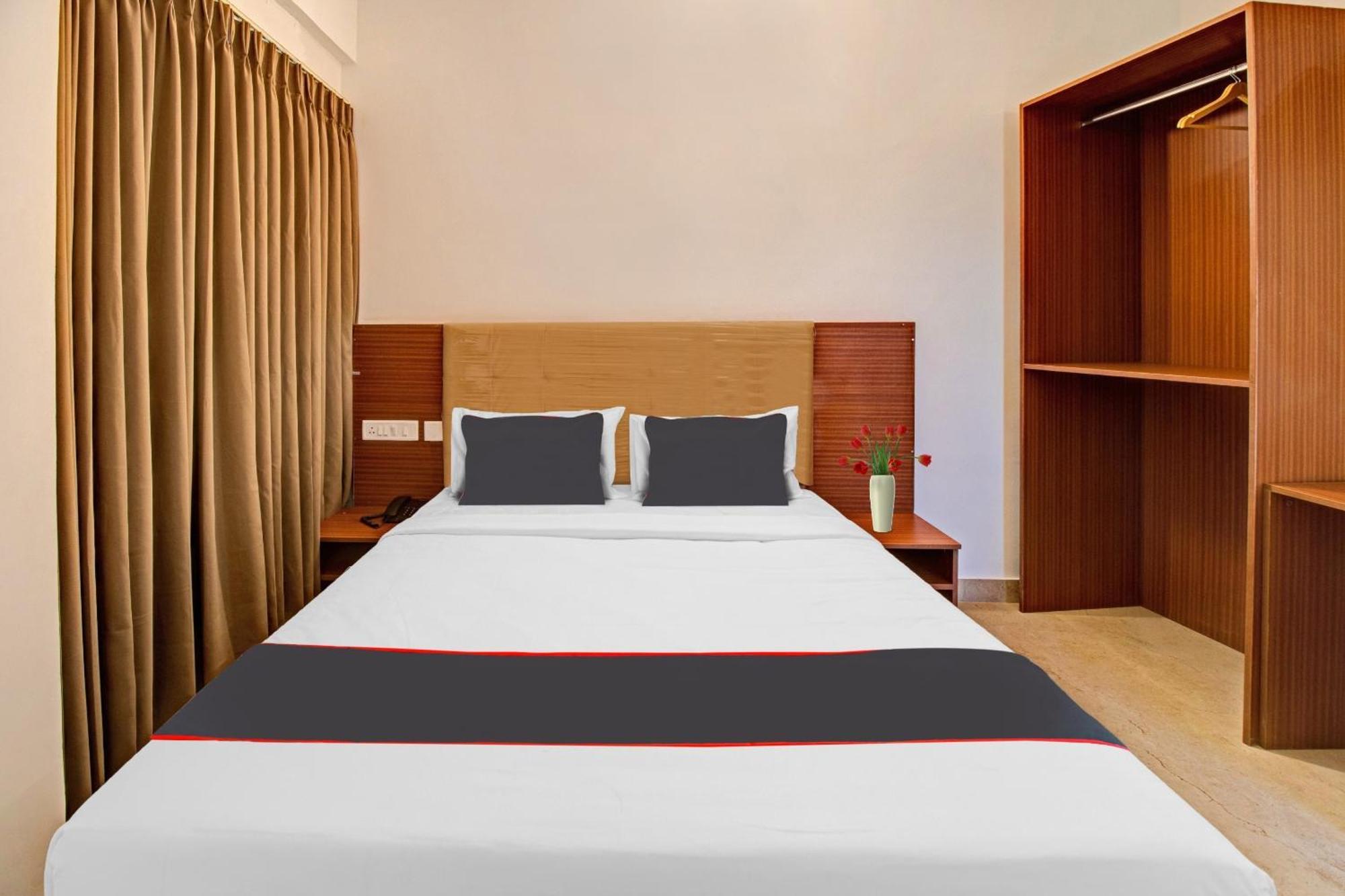 Super Collection O Petals Otium Business Hotel Bangalore Buitenkant foto