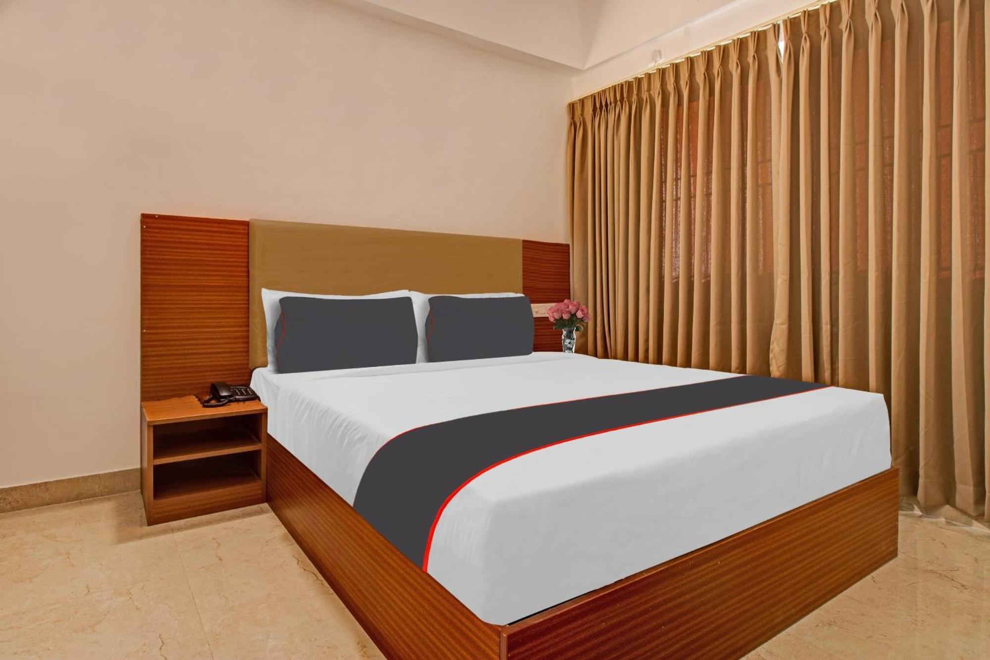 Super Collection O Petals Otium Business Hotel Bangalore Buitenkant foto