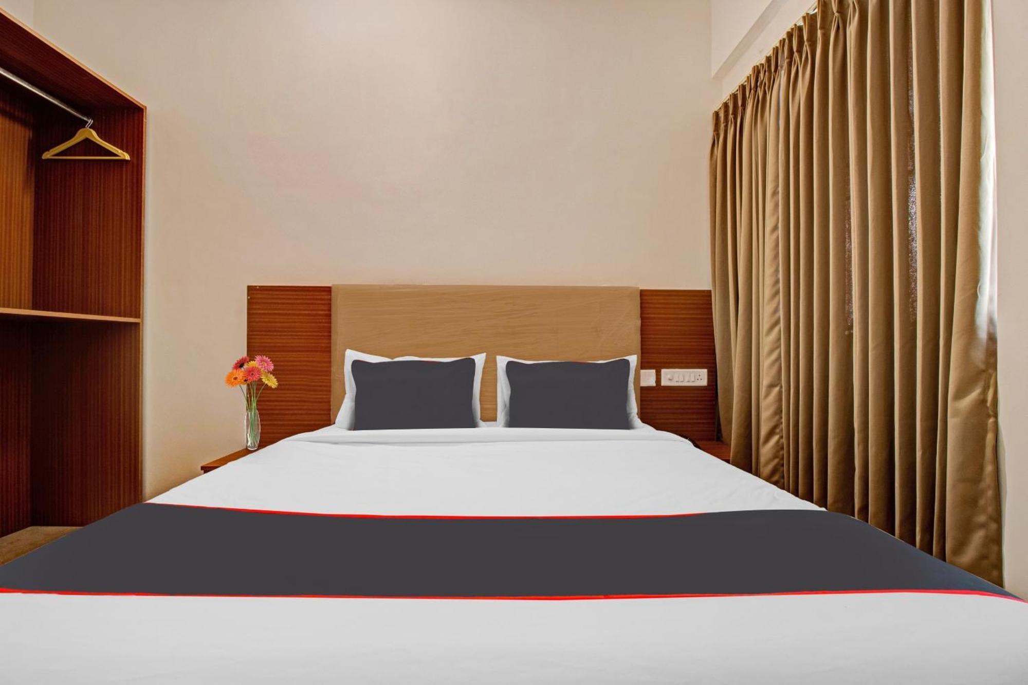 Super Collection O Petals Otium Business Hotel Bangalore Buitenkant foto